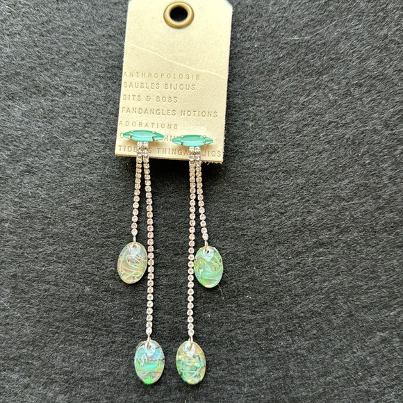 NEW Anthropologie long crystal emerald drop earrings. - Picture 2 of 7